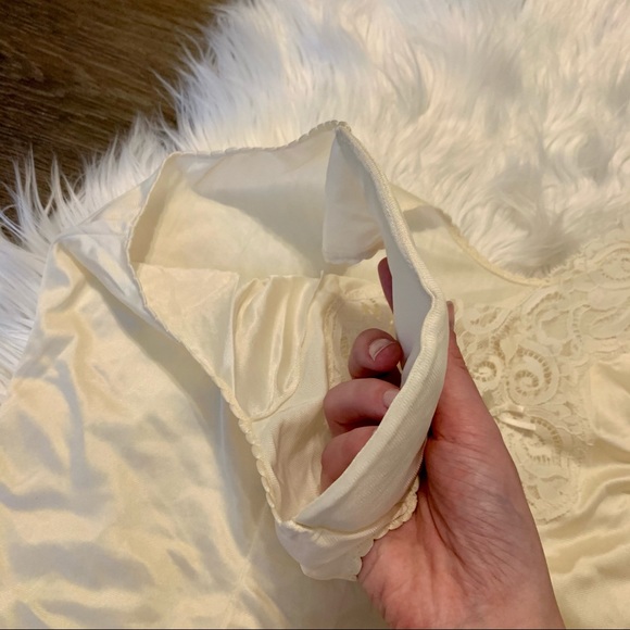 VTG Cottagecore Cream Detailed Lace Silk Top - Picture 9 of 14